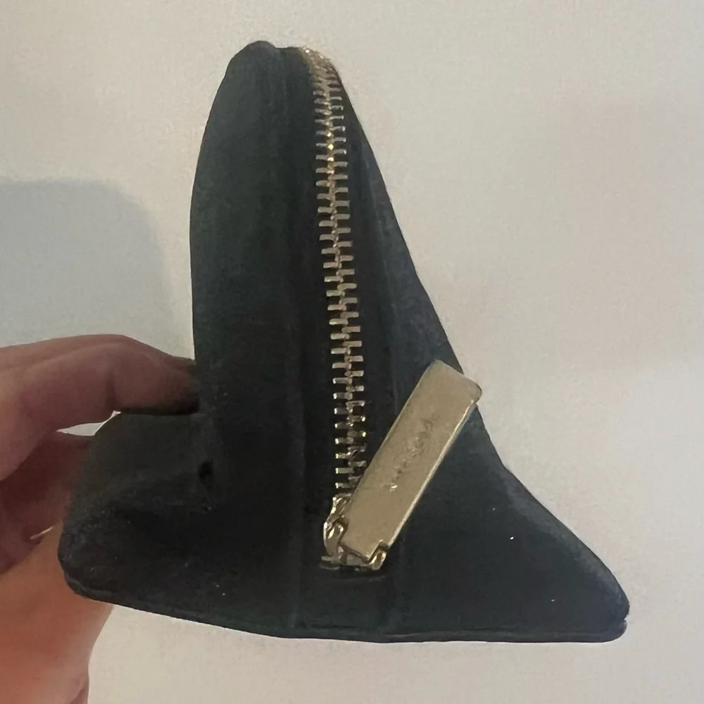 Kate Spade Lola Glitter Black Small Dome Gold Zip Cosmetic Toiletry Case Bag - Picture 3 of 9